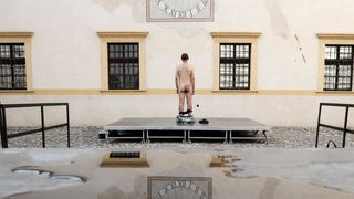 Siniša Labrović: Performans “Poštovani gospodine predsjedniče, možete me poljubiti u guzicu” Siniša Labrović: Performans “Poštovani gospodine predsjedniče, možete me poljubiti u guzicu”