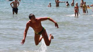 Opis 21.06.2014., Split – Ekolosko drustvo Picigin Bacvice kroz program Dani Bacvica 2014 obiljezava 90 godina igranja picigina te su organizirali jubilarno 10. Prvenstvo svijeta u piciginu. Pobjedu je u finalu osvojila momcad Zbirac. Photo: Ivana Ivano Opis 21.06.2014., Split – Ekolosko drustvo Picigin Bacvice kroz program Dani Bacvica 2014 obiljezava 90 godina igranja picigina te su organizirali jubilarno 10. Prvenstvo svijeta u piciginu. Pobjedu je u finalu osvojila momcad Zbirac. Photo: Ivana Ivano