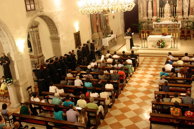 Sv. Frane: Predstavljanje CD-a zbora bogoslova Franjevačke provincije Sv. Frane: Predstavljanje CD-a zbora bogoslova Franjevačke provincije