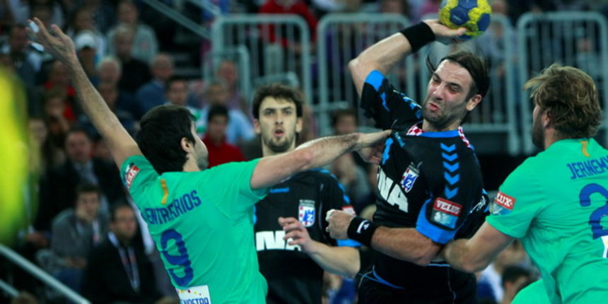 Zagreb, 221011.Arena, Laniste.Rukometna utakmica 4. kola skupine A Lige prvaka.Croatia osiguranje Zagreb – BarcelonaNa fotografiji: Raul Entrerrios i Ivano Balic.Foto: Ronald Gorsic / CROPIX Zagreb, 221011.Arena, Laniste.Rukometna utakmica 4. kola skupine A Lige prvaka.Croatia osiguranje Zagreb – BarcelonaNa fotografiji: Raul Entrerrios i Ivano Balic.Foto: Ronald Gorsic / CROPIX