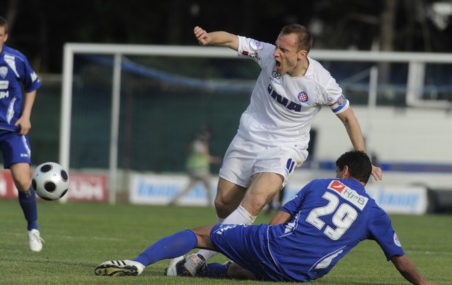 Sibenik ,050510.
Stadion Subicevac.
Druga utakmica finala Kupa RH NK Sibenik NK Hajduk (Split).
Na slici: Srdjan Andric  i Sandro Bloudek .
Foto: Niksa Stipanicev / CROPIX