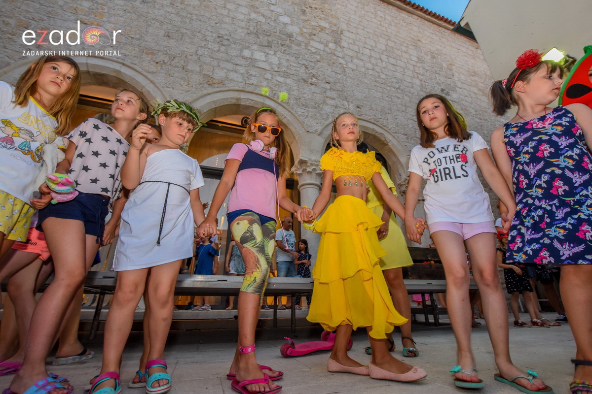 Dječjim karnevalskim danom započeo 59. Paški ljetni karneval