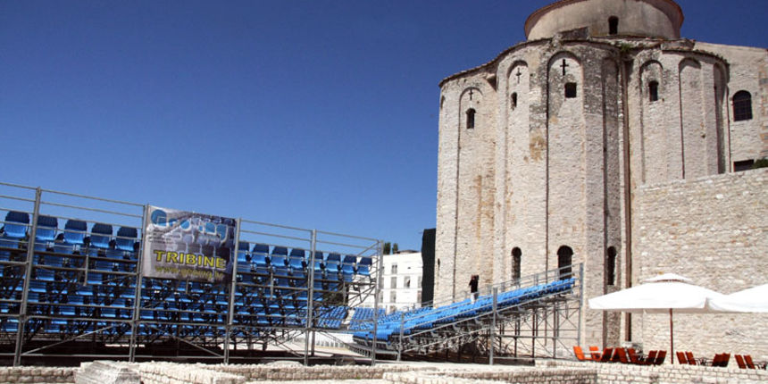 Pozornica i tribine za koncert Josea Carrerasa