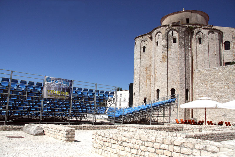 Pozornica i tribine za koncert Josea Carrerasa