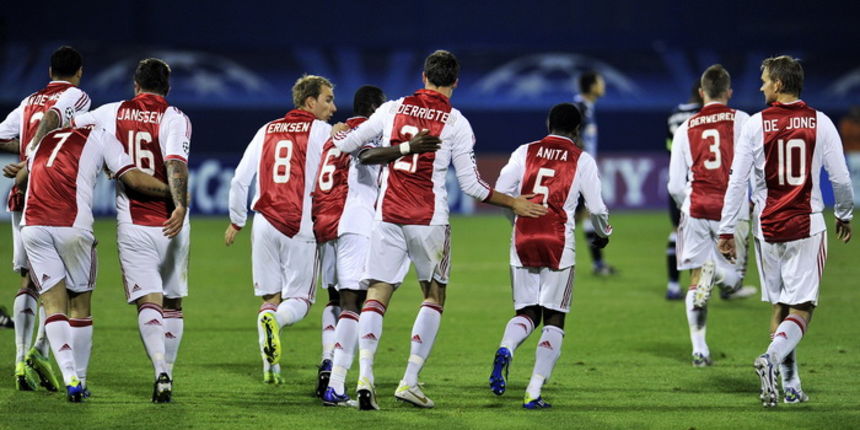 Zagreb, 181011. Stadion Maksimir. Nogometna utakmica treceg kola Lige prvaka, susret Dinama i nizozemskog Ajaxa. Na slici: slavlje igraca Ajaxa nakon pogotka.Foto: Boris Kovacev / CROPIX