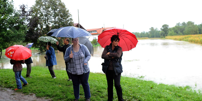 Rijeka Krapina se izlila iz svog korita nakon nekoliko dana neprekinutih kiša te je poplavila kuće i podrume u Zaprešiću, a vodostaj rijeke Save i dalje raste, Foto: Damir Krajac / CROPIX Rijeka Krapina se izlila iz svog korita nakon nekoliko dana neprekinutih kiša te je poplavila kuće i podrume u Zaprešiću, a vodostaj rijeke Save i dalje raste, Foto: Damir Krajac / CROPIX