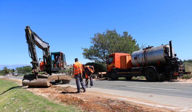 Vir: Radovi na postavljanju javne rasvjete i asfaltiranju prometnica