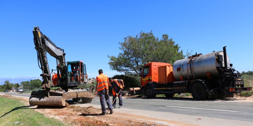 Vir: Radovi na postavljanju javne rasvjete i asfaltiranju prometnica