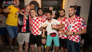 Čudesna noć: Velika fešta ulicama Zadra nakon plasmana Vatrenih u finale SP Čudesna noć: Velika fešta ulicama Zadra nakon plasmana Vatrenih u finale SP