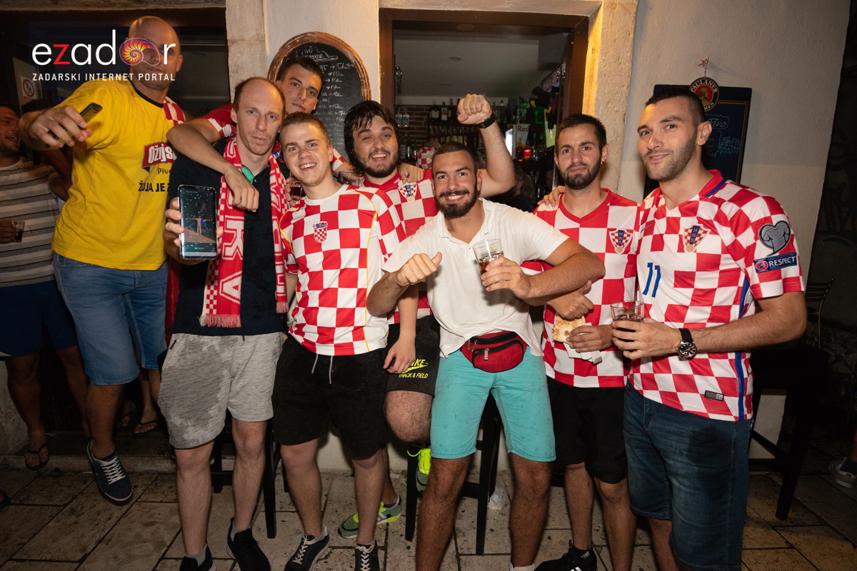 Čudesna noć: Velika fešta ulicama Zadra nakon plasmana Vatrenih u finale SP Čudesna noć: Velika fešta ulicama Zadra nakon plasmana Vatrenih u finale SP