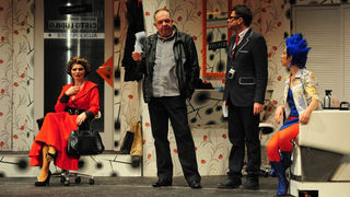 Zadar, 4.12.2012. snimio: Nenad Marčev
Zagrebačko gradsko kazalište Komedija
Paul Pörtner
Čisto ludilo
redateljica: Nina Kleflin
igraju: Vid Balog, Nina Kaić Madić,
Igor Mešin, Damir Lončar, Saša Buneta,
Jasna Palić Picukarić
Velika dv Zadar, 4.12.2012. snimio: Nenad Marčev
Zagrebačko gradsko kazalište Komedija
Paul Pörtner
Čisto ludilo
redateljica: Nina Kleflin
igraju: Vid Balog, Nina Kaić Madić,
Igor Mešin, Damir Lončar, Saša Buneta,
Jasna Palić Picukarić
Velika dv