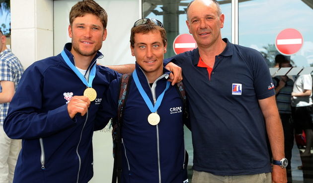 Split, 050712.Zadarski jedrilicarski dvojac  Sime Fantela i Igor Marenic treci puta su postali  Europski prvaci u klasi 470 u skotskom Largosu. Sime Fantela i Igor Marenic danas su sletjeli na splitski aerodrom gdje su ih docekali novinari i obitelj.Na