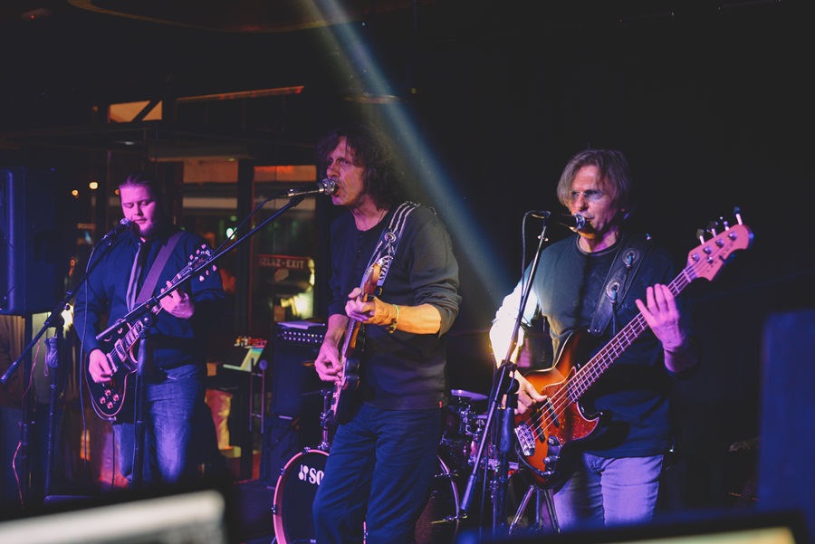 Jurica Pađen & Aerodrom u Maraschino baru; foto Iva Perinčić Jurica Pađen & Aerodrom u Maraschino baru; foto Iva Perinčić