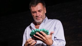 Nakon svecane podjele nagrada publici je prikazana predstava Slucaj rogonja.