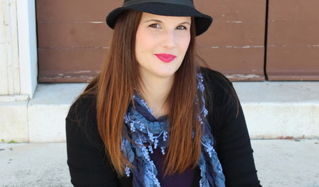 Visnja Knezevic izraduje predivne narukvice