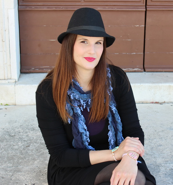 Visnja Knezevic izraduje predivne narukvice Visnja Knezevic izraduje predivne narukvice