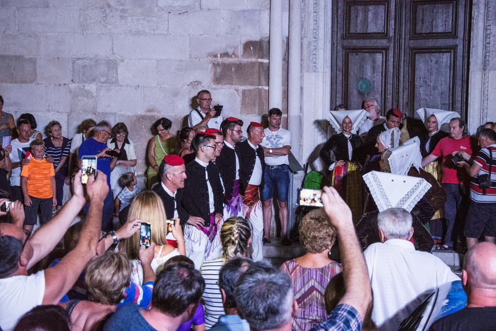 Paški ljetni karneval 2017 – maškarana povorka