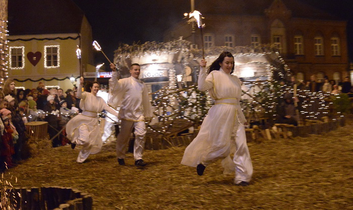 Zagreb, 221212.
Kaptol.
Zajednica Cenacolo vec 13 godina ispred Katedrale na Kaptolu u bozicno vrijeme priredjuje Zive jaslice.
Na fotografiji: detalj sa priredbe.
Foto: Admir Buljubasic / CROPIX Zagreb, 221212.
Kaptol.
Zajednica Cenacolo vec 13 godina ispred Katedrale na Kaptolu u bozicno vrijeme priredjuje Zive jaslice.
Na fotografiji: detalj sa priredbe.
Foto: Admir Buljubasic / CROPIX