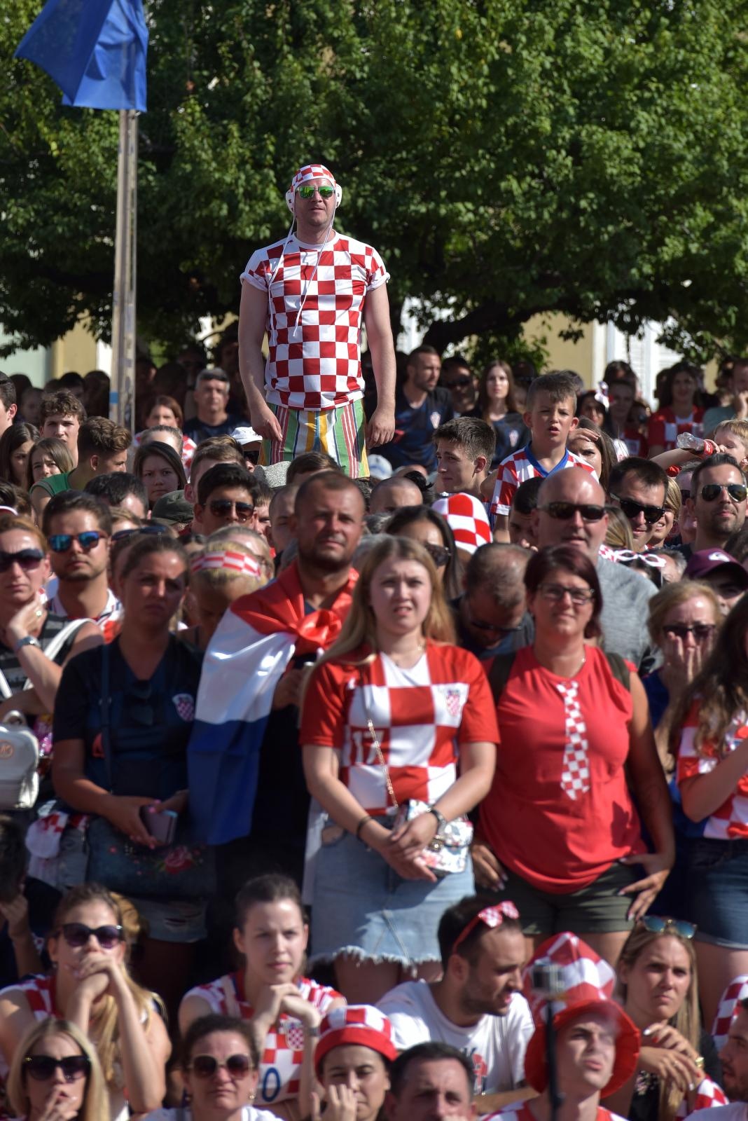 Tisuće Zadrana na Forumu navijalo za Vatrene u finalu Svjetskog prvenstva Tisuće Zadrana na Forumu navijalo za Vatrene u finalu Svjetskog prvenstva