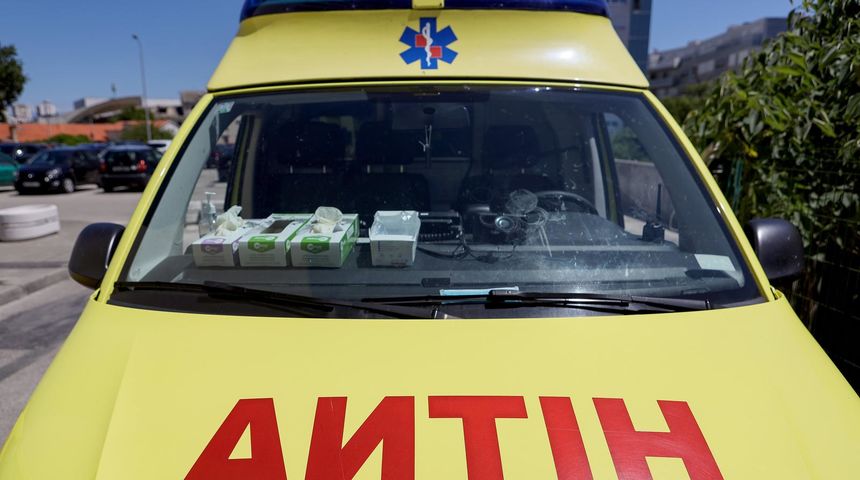 Zadarski vozači Hitne pomoći sirenama podržali prosvjed i uhićenog kolegu