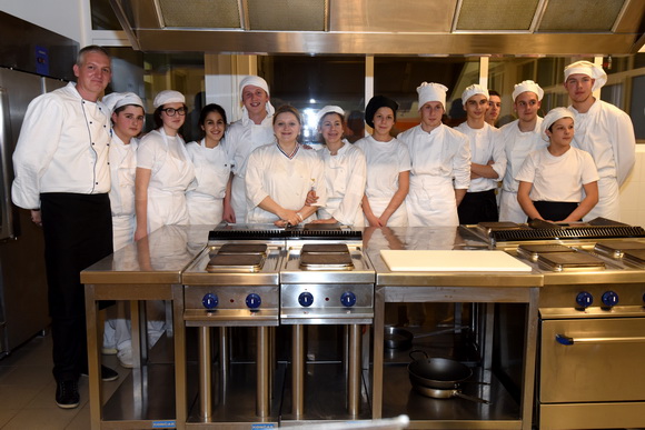 Tuna, Sushi & Wine Festival: Japanski masterchef Nakatsuji održao edukaciju pripreme tradicionalnih japanskih jela Tuna, Sushi & Wine Festival: Japanski masterchef Nakatsuji održao edukaciju pripreme tradicionalnih japanskih jela