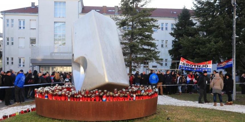 Image 380723 (auto) Image 380723 (auto)