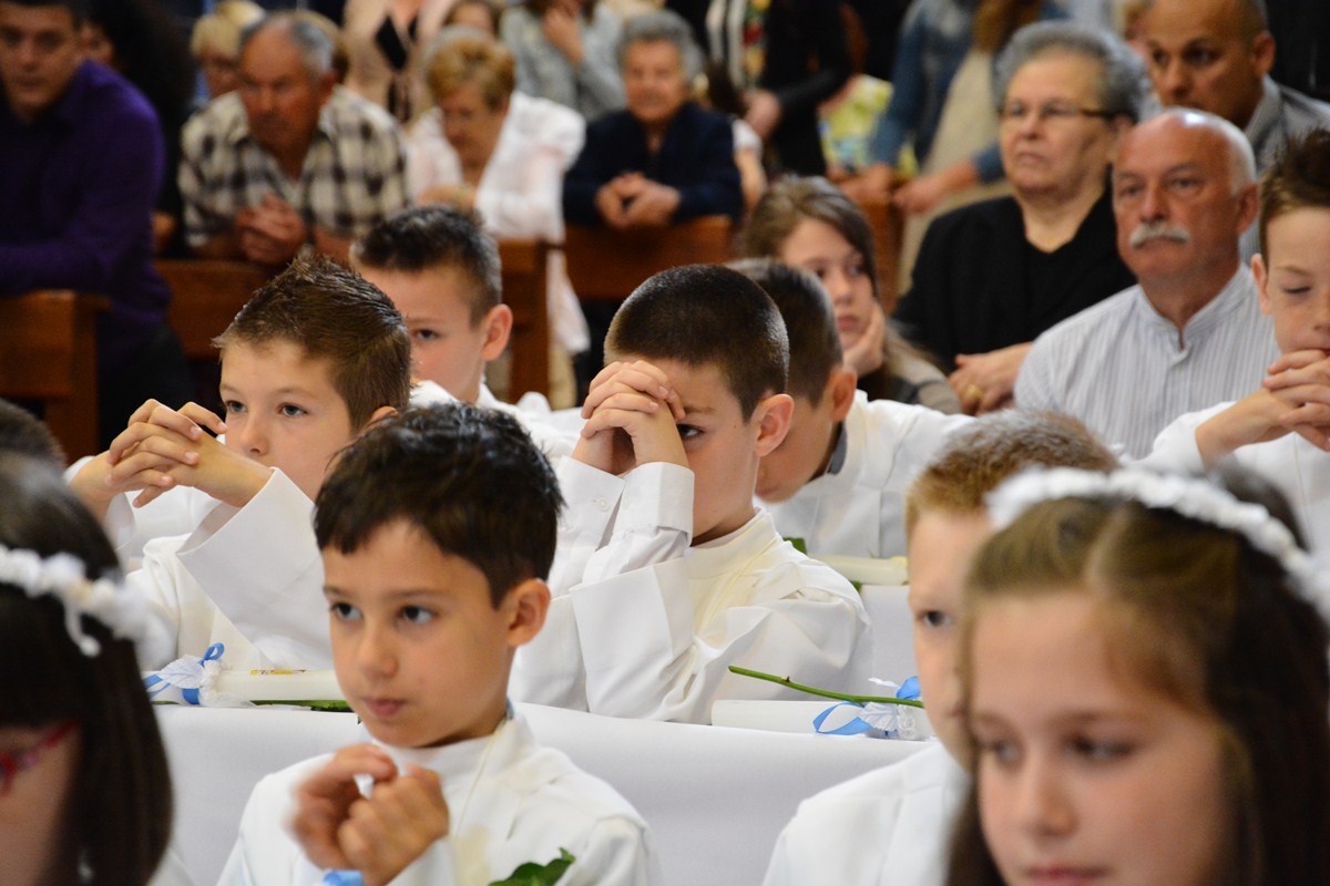 Sakrament Prve pričesti u katedrali sv. Stošije, foto- Iva Perinčić