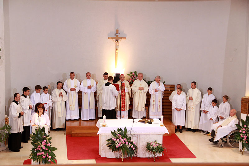 U Skabrnji odrzano veliko misno slavlje i procesija povodom blagdana Velike Gospe U Skabrnji odrzano veliko misno slavlje i procesija povodom blagdana Velike Gospe