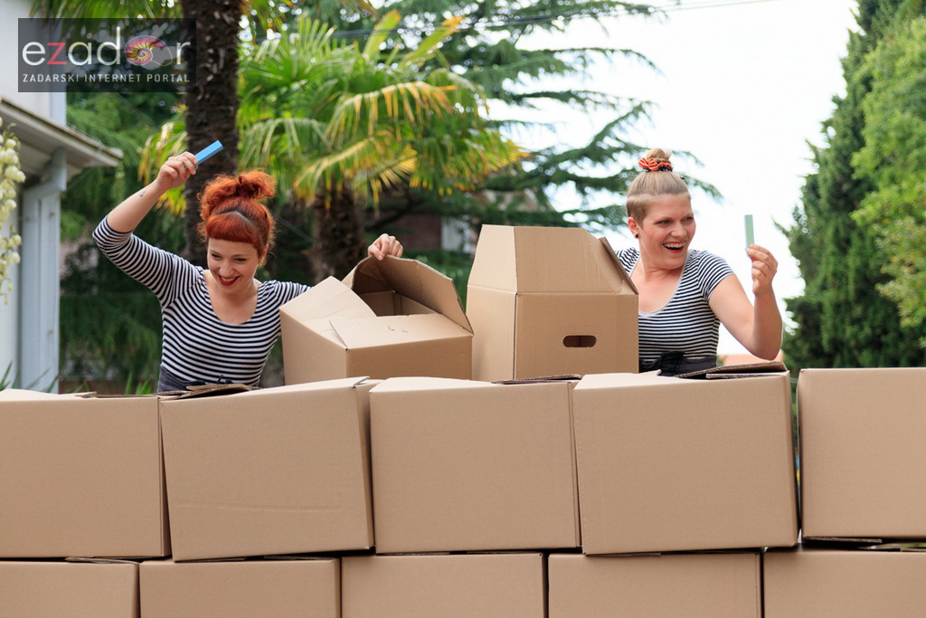 Simboličnim rušenjem zida započeo je urbani festival KvartArt na Voštarnici