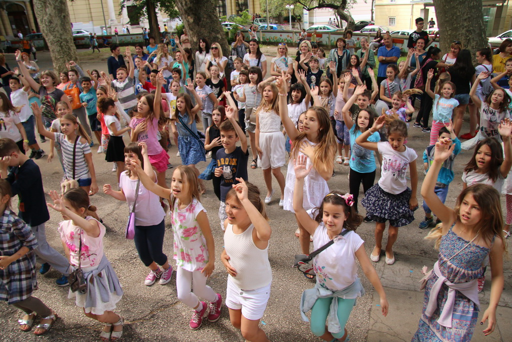 Posljednji dan nastave u OŠ Petra Preradovića u ritmu zumbe Posljednji dan nastave u OŠ Petra Preradovića u ritmu zumbe