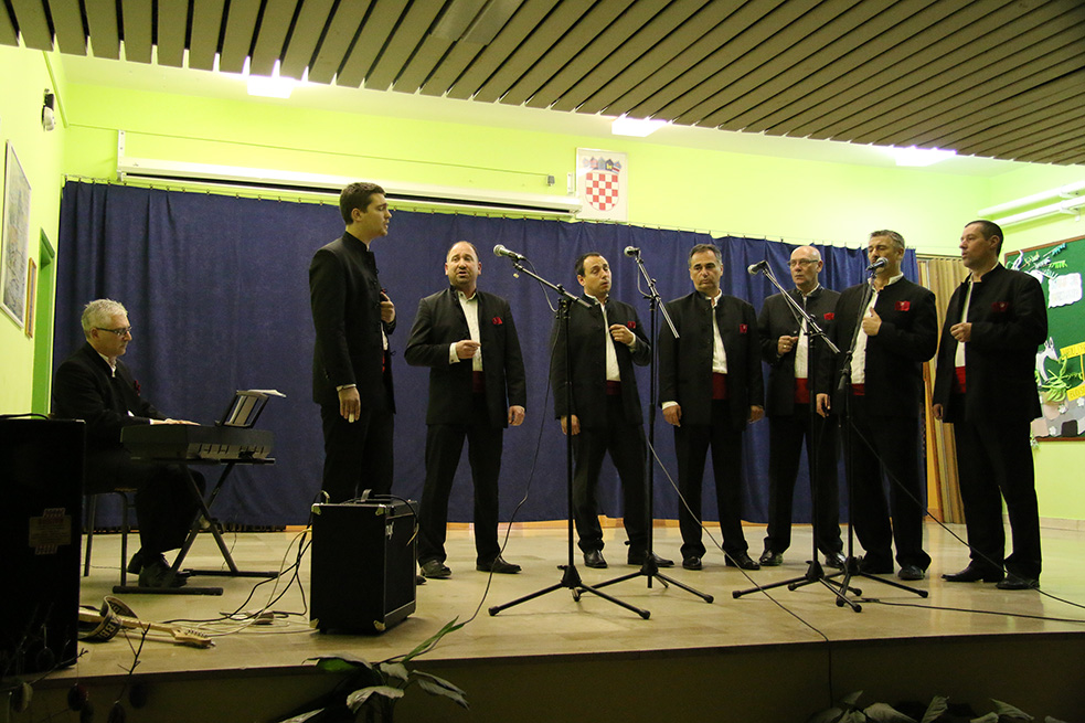 OŠ Stanovi- humanitarni klapski koncert