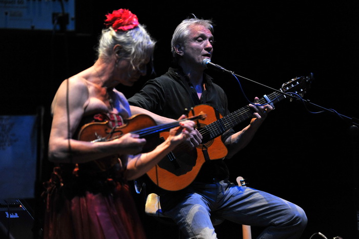 Zadar, 100513
Veceras je u Hrvatskom narodnom kazalistu nastupio Darko Rundek sa svojim bendom Cargo triom.
Foto: Luka Gerlanc / CROPIX Zadar, 100513
Veceras je u Hrvatskom narodnom kazalistu nastupio Darko Rundek sa svojim bendom Cargo triom.
Foto: Luka Gerlanc / CROPIX