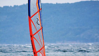 Windsurferi na Kolovarima, 11. travnja 2012. (foto:Saša Čuka) Windsurferi na Kolovarima, 11. travnja 2012. (foto:Saša Čuka)