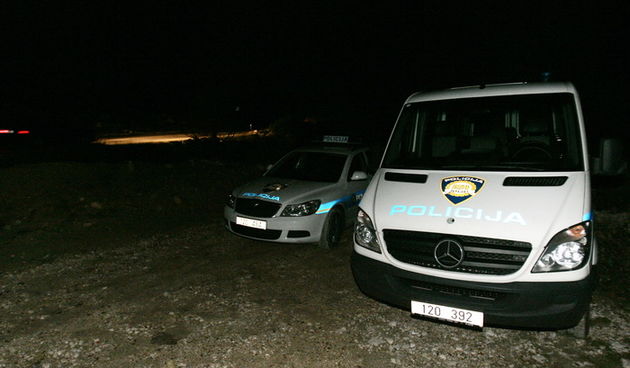 Split, 061210. Mrtvo tijelo muskarca u tridesetim godinama pronadjeno je na predjelu Kocinjeg brda u opcini Klis. Foto: Jakov Prkic / Cropix