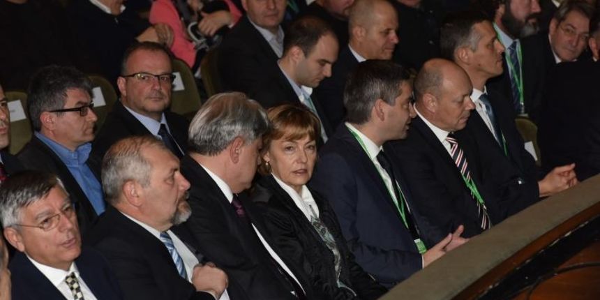Pula – U Istarskom narodnom kazalistu svecano obiljezena 25. godisnjica Istarskog demokratskog sabora (IDS). Zeljko Reiner, Silvano Hrelja, Zlatko Komadina, Vesna Pusic, Boris Miletic. Photo: Dusko Marusic/PIXSELL Pula – U Istarskom narodnom kazalistu svecano obiljezena 25. godisnjica Istarskog demokratskog sabora (IDS). Zeljko Reiner, Silvano Hrelja, Zlatko Komadina, Vesna Pusic, Boris Miletic. Photo: Dusko Marusic/PIXSELL