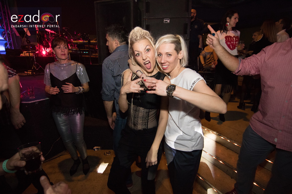 Ludnica u Saturnusu: Najbolji doček u svemiru i šire Ludnica u Saturnusu: Najbolji doček u svemiru i šire