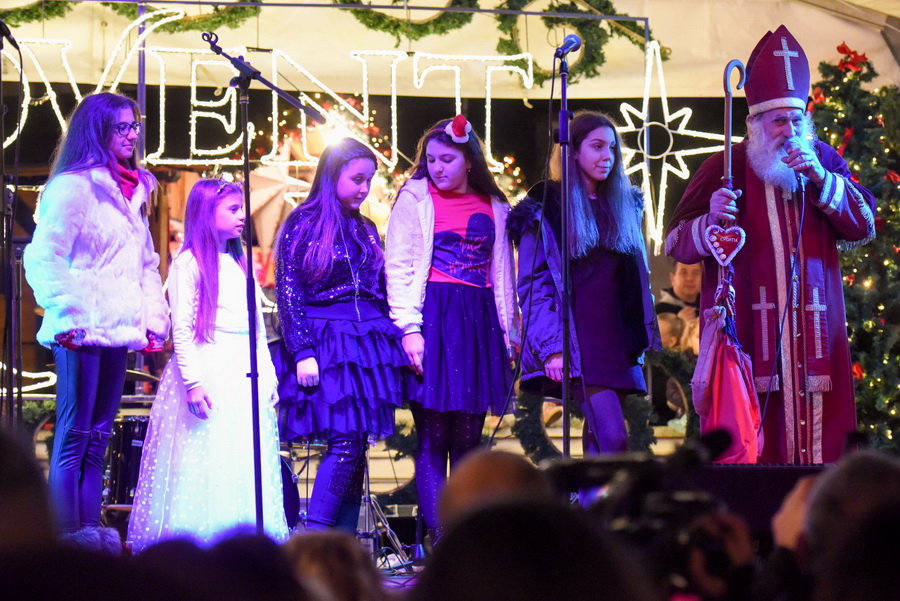 Advent u Zadru: Sveti Nikola razveselio najmlađe Zadrane Advent u Zadru: Sveti Nikola razveselio najmlađe Zadrane