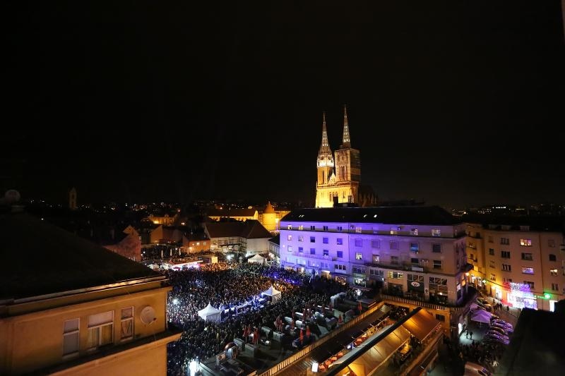 Na tržnici Dolac održan je peti performans Kapulica & Lampioni.  Foto: PIXSELL