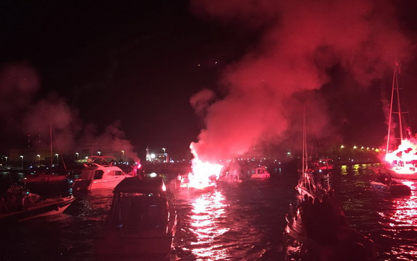 Doček zlatnih zadarskih olimpijaca Šime Fantele i Igora Marenića: Bakljada na brodovima od Vitrenjaka do Morskih orgulja. Foto: Tija Malik Doček zlatnih zadarskih olimpijaca Šime Fantele i Igora Marenića: Bakljada na brodovima od Vitrenjaka do Morskih orgulja. Foto: Tija Malik