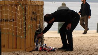 Kutija prepuna Red Bull edicija spustila se ispred faksa