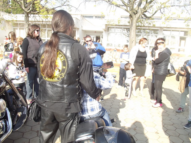 “Beštije” posjetile OŠ Šimuna Kožičića Benje “Beštije” posjetile OŠ Šimuna Kožičića Benje