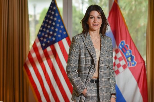 Bivša američka veleposlanica Nathalie Rayes vraća se u Hrvatsku kako bi u Šibeniku dobila posebno priznanje