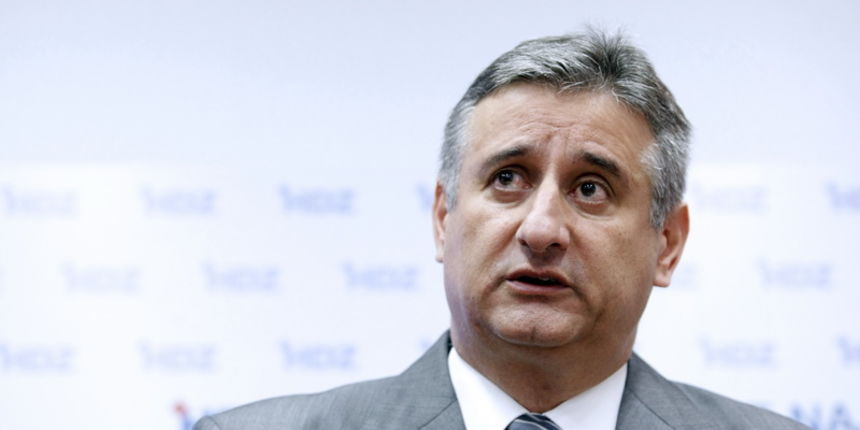 Zagreb, 191012.
Trg Hrvatskih velikana.
Press konferencija HDZ-a na kojoj je predsjednik Tomislav Karamarko iznio svoje stajaliste u vezi s aktualnim gospodarskim i politickim pitanjima.
Na fotografiji: Tomislav Karamarko.
Foto: Goran Mehkek / CROPIX Zagreb, 191012.
Trg Hrvatskih velikana.
Press konferencija HDZ-a na kojoj je predsjednik Tomislav Karamarko iznio svoje stajaliste u vezi s aktualnim gospodarskim i politickim pitanjima.
Na fotografiji: Tomislav Karamarko.
Foto: Goran Mehkek / CROPIX