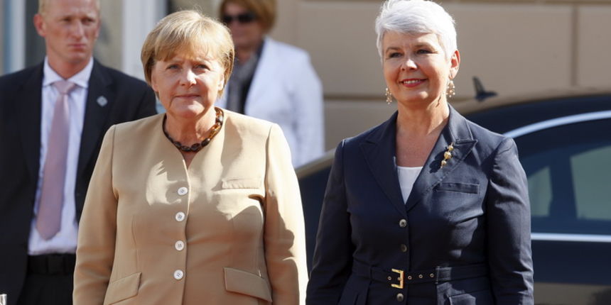 Zagreb, 220811.
Markov trg, Banski dvori.
Na poziv predsjednice Vlade Republike Hrvatske Jadranke Kosor, danas je u posjet Hrvatskoj dosla kancelarka Savezne Republike Njemacke Angela Merkel.
Na slici: Angela Merkel i Jadranka Kosor.
Foto: Goran Mehkek / Zagreb, 220811.
Markov trg, Banski dvori.
Na poziv predsjednice Vlade Republike Hrvatske Jadranke Kosor, danas je u posjet Hrvatskoj dosla kancelarka Savezne Republike Njemacke Angela Merkel.
Na slici: Angela Merkel i Jadranka Kosor.
Foto: Goran Mehkek /