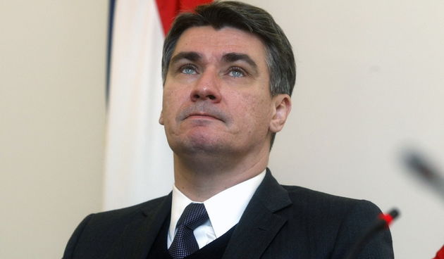 Zagreb, 181212.
Vlada.
Banski dvori.
Sporazum o osnivanju Nacionalnog vijeca za umirovljenike i starije osobe potpisali su u Banskim dvorima. U ime Vlade  predsjednik Vlade Zoran Milanovic, a u ime predstavnika umirovljenika predsjednik Matice umirovljeni