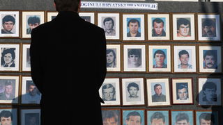 Skabrnja, 181111.
20. obljetnica stradanja Skabrnje. U Skabrnji je uz govore na trgu ispred crkve odrzano i polaganje vijenaca na groblju.
Foto: Andrija Lucic / CROPIX Skabrnja, 181111.
20. obljetnica stradanja Skabrnje. U Skabrnji je uz govore na trgu ispred crkve odrzano i polaganje vijenaca na groblju.
Foto: Andrija Lucic / CROPIX