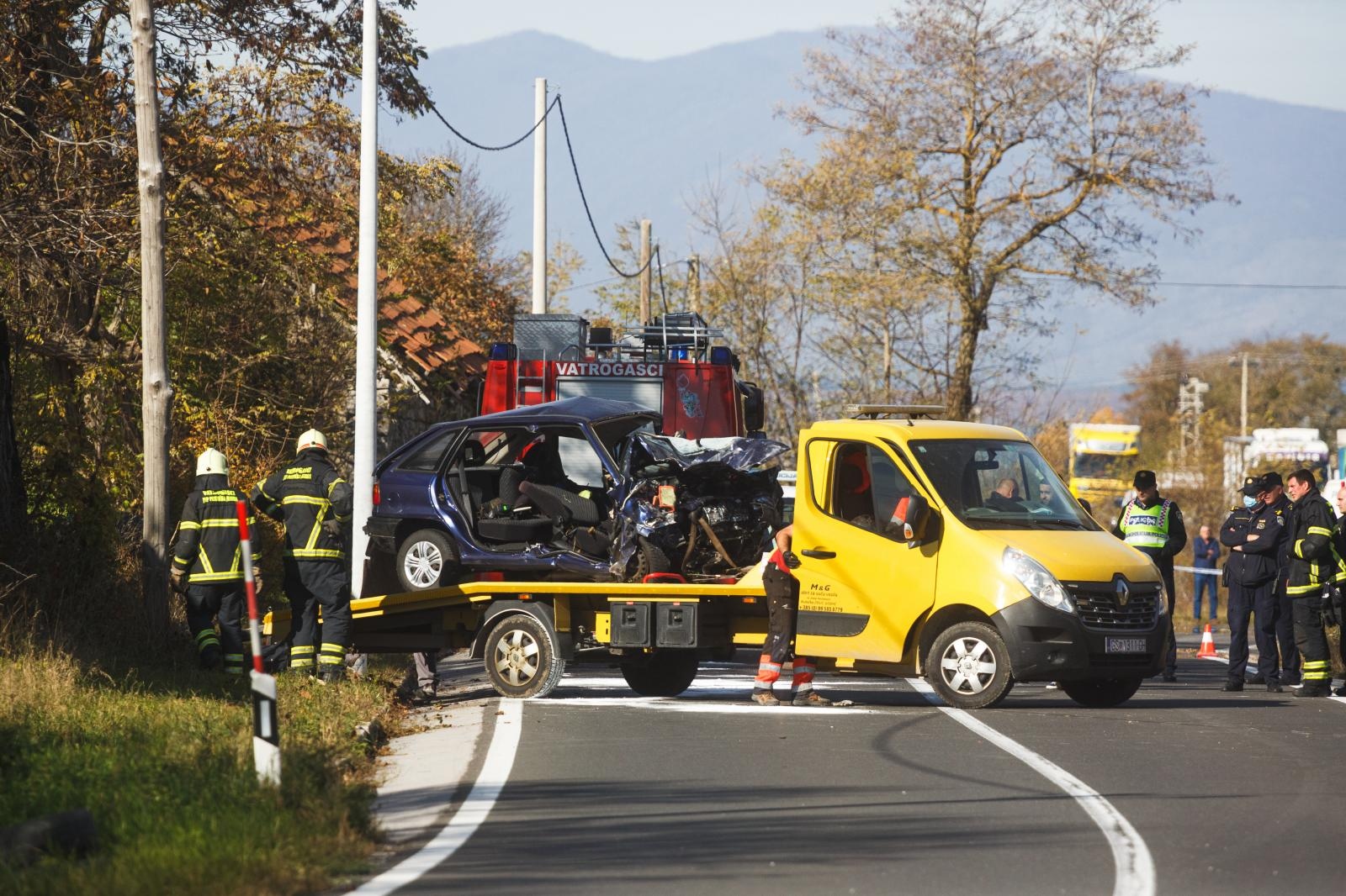 Jošani: Tri osobe poginule u frontalnom sudaru između dva automobila Jošani: Tri osobe poginule u frontalnom sudaru između dva automobila