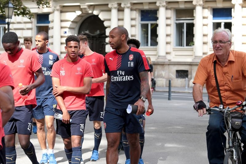 Legendarni Thierry Henry i juniori FC Arsenala prošetali Zagrebom, Photo: Patrik Maček/PIXSELL Legendarni Thierry Henry i juniori FC Arsenala prošetali Zagrebom, Photo: Patrik Maček/PIXSELL