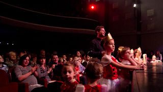 Plesna čestitka Zadarskog plesnog ansambla, Foto: Leo Banić Plesna čestitka Zadarskog plesnog ansambla, Foto: Leo Banić