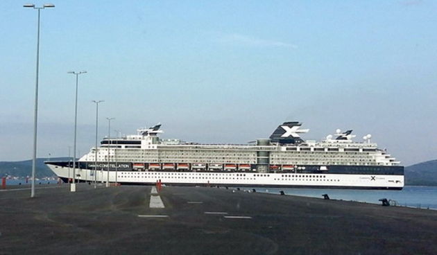 Celebrity Constelation uplovljava u luku Gaženica. Foto: Danira Širinić